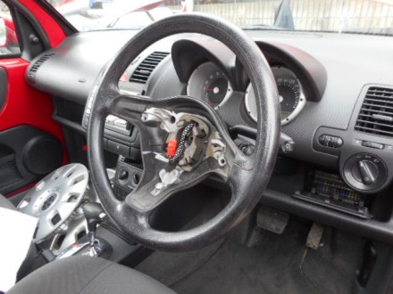 ルポ　ステアリング脱着